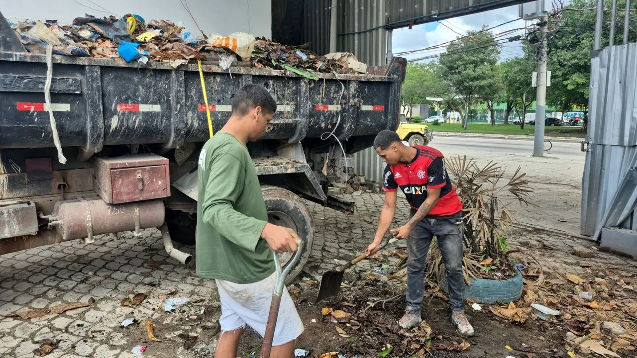 Retirada de entulho com caminhão a partir de 600,00  - Foto 3