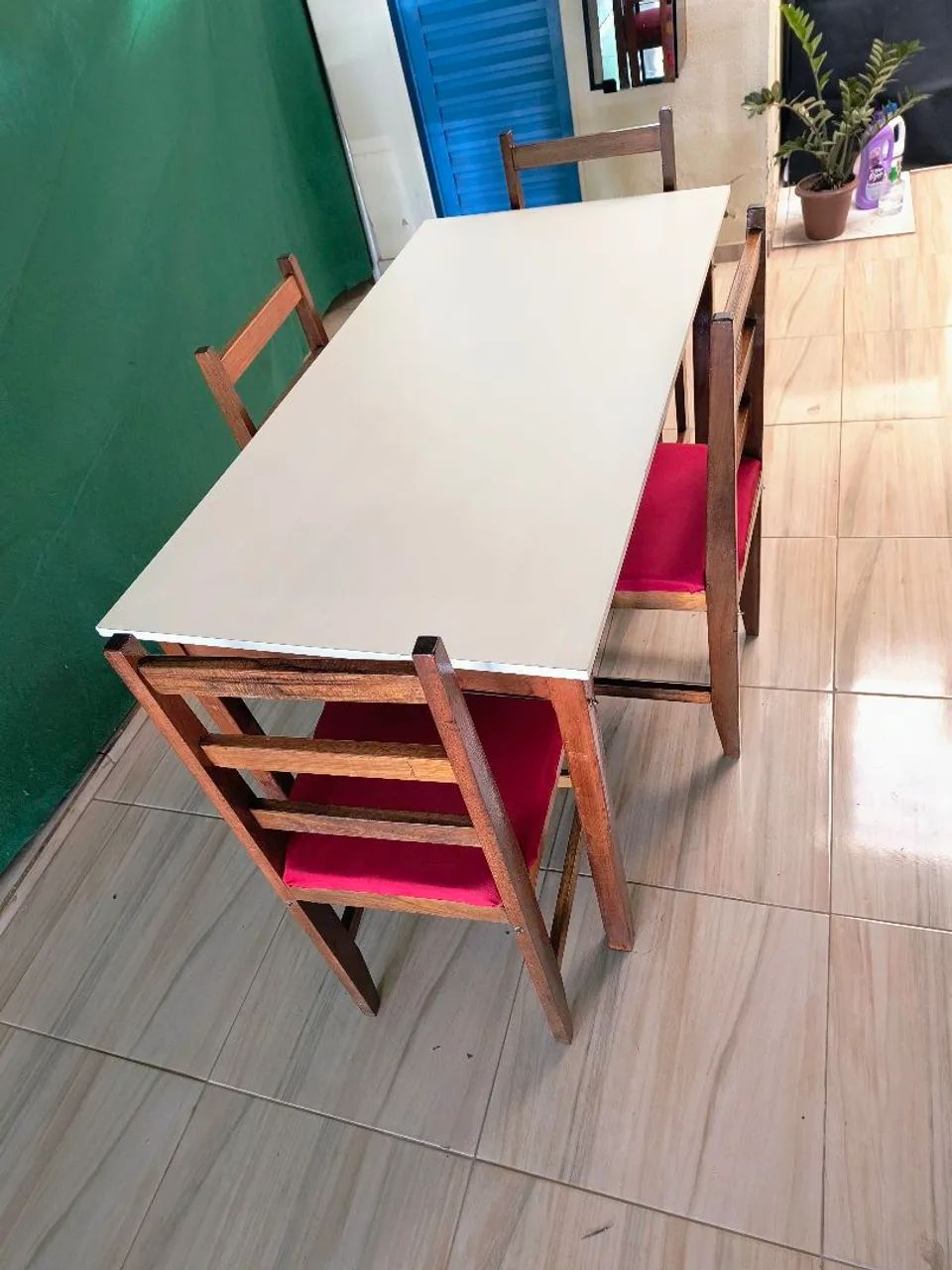 MESA 4 CADEIRAS EM MADEIRA  - Foto 3