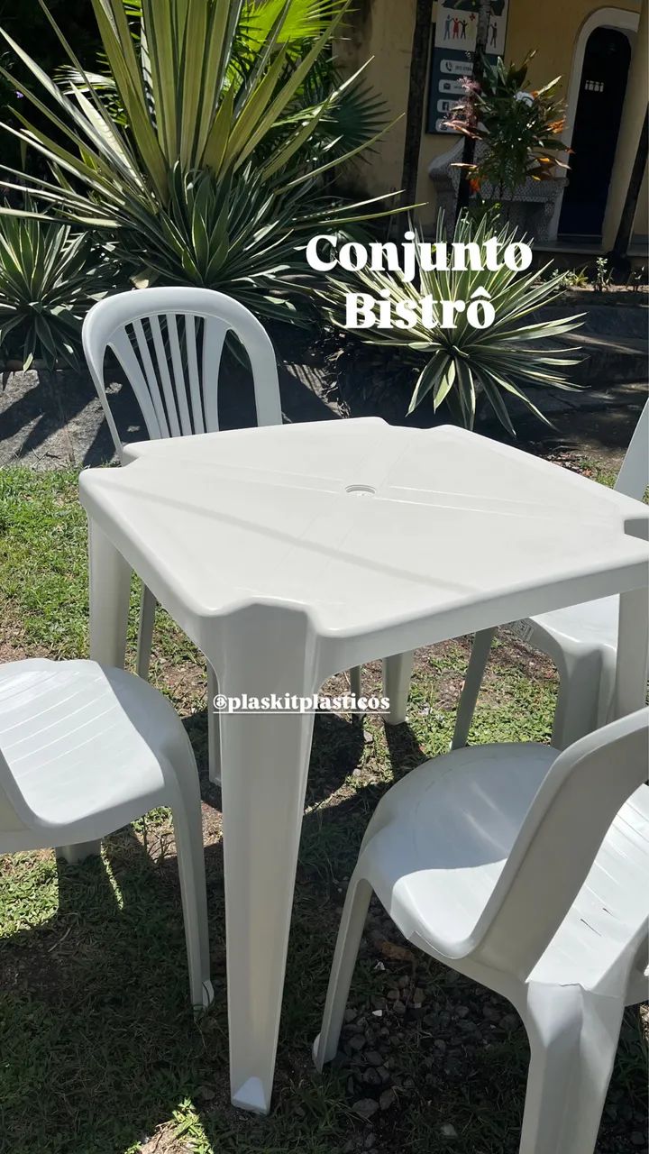 Conjunto mesa com 4 cadeiras 