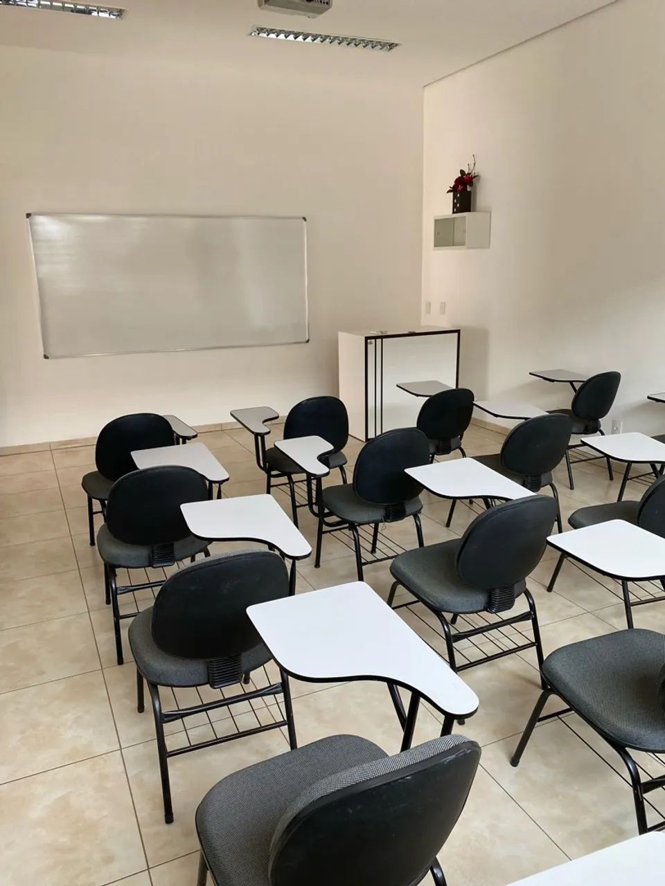 Carteira Escolar estofada com braço - Foto 3
