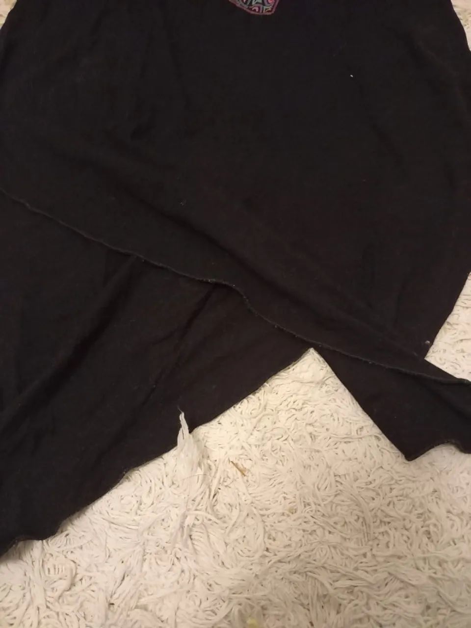 Camiseta com caveira colorida tam M - Foto 4