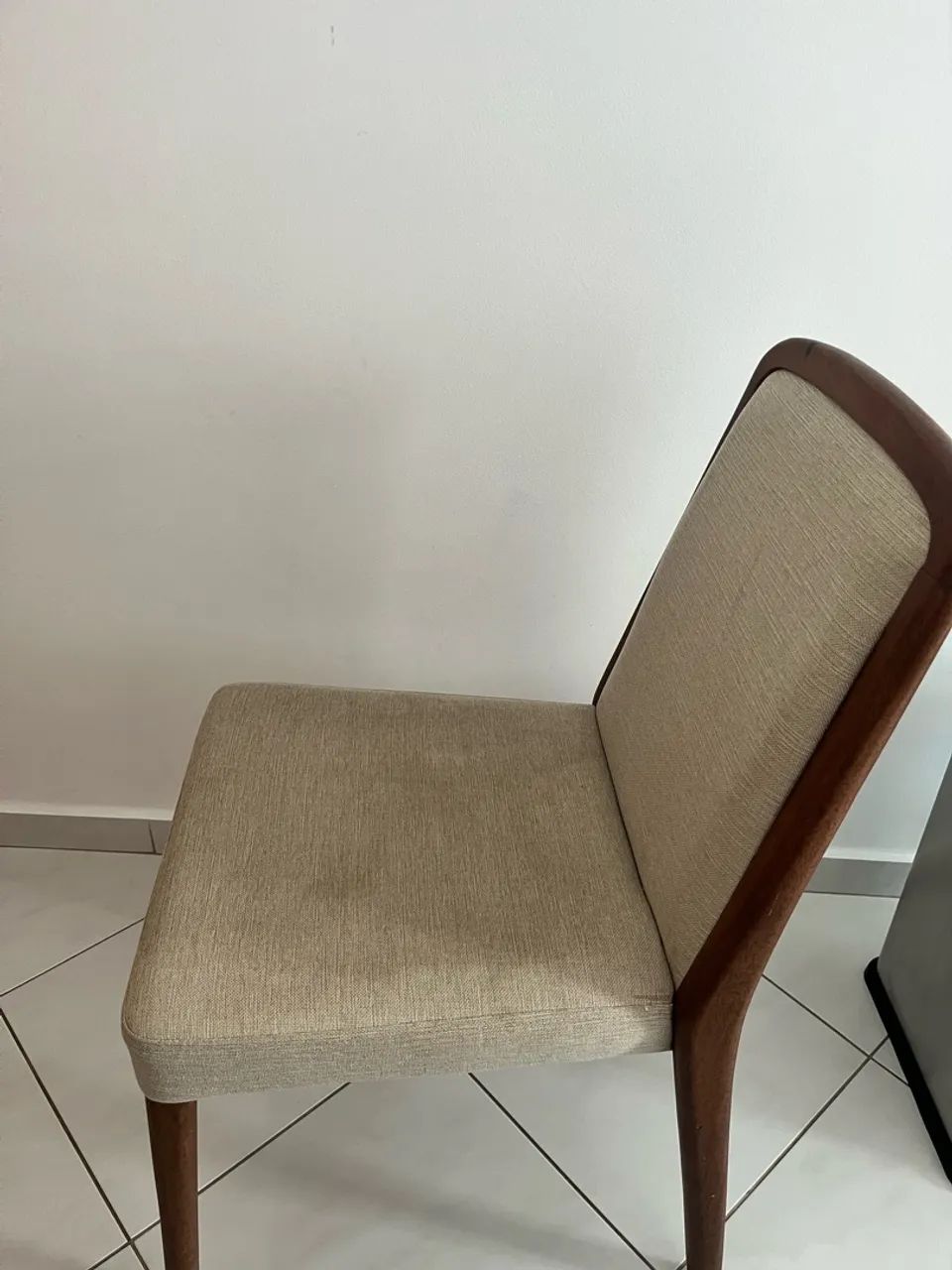 Mesa de madeira com 4 cadeiras  - Foto 3