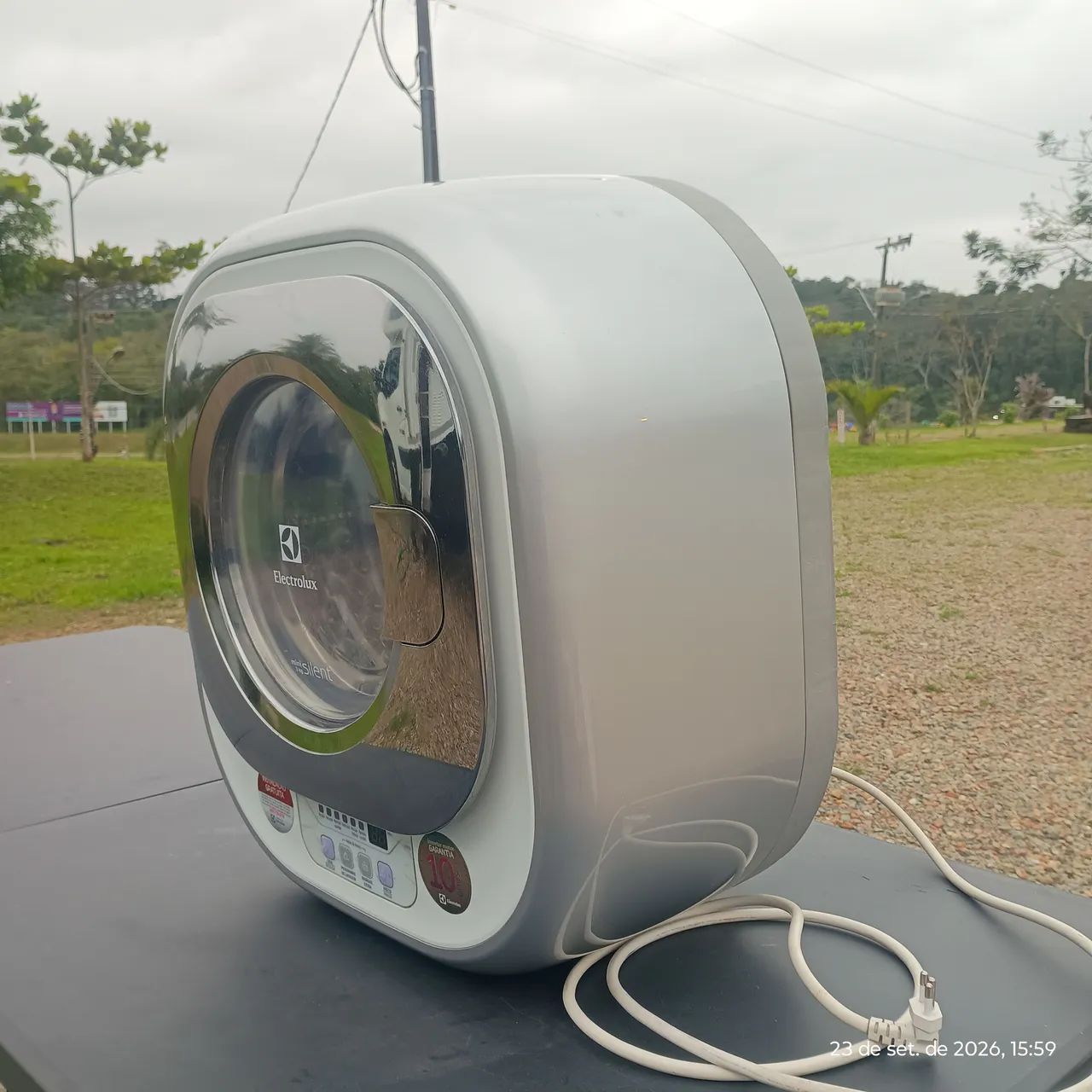 Máquina de lavar Electrolux 3 kg Silent sem placa principal.