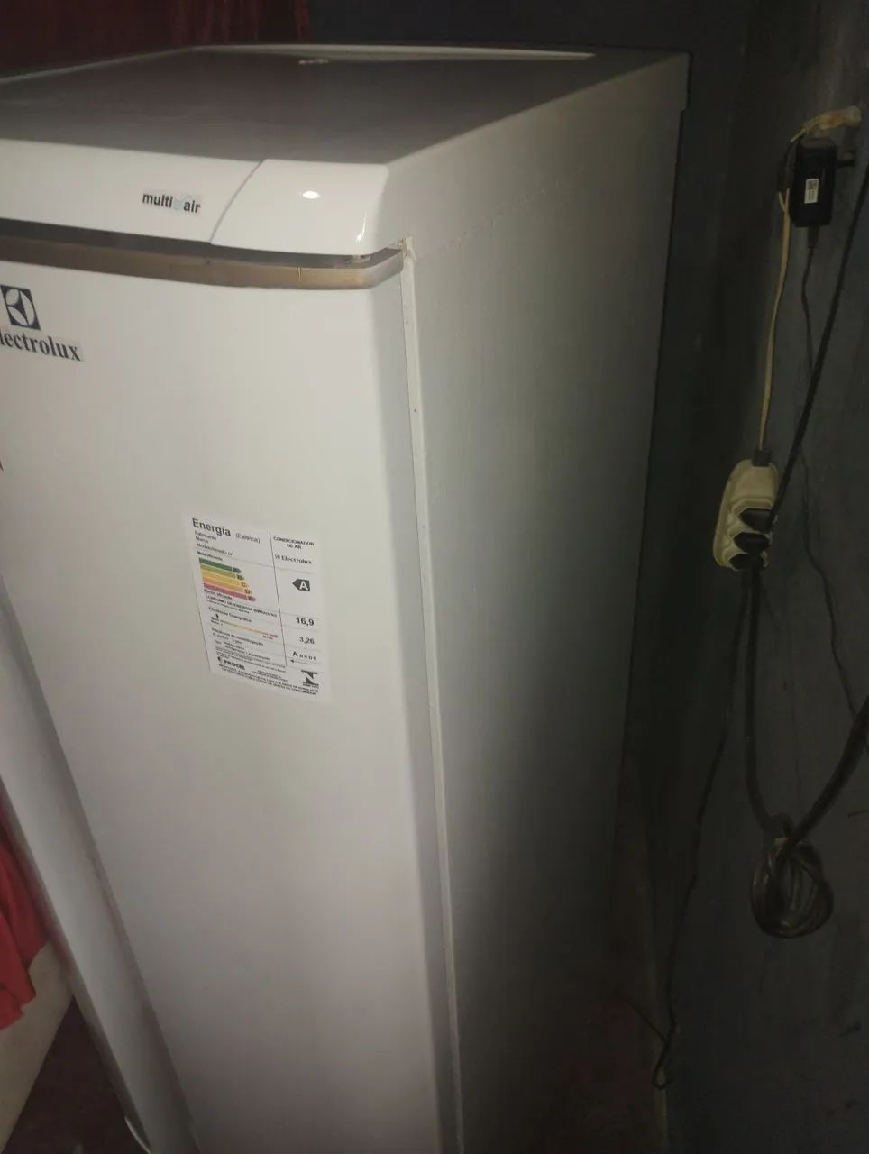 Vendo essa geladeira gelando perfeitamente energia 110  - Foto 5