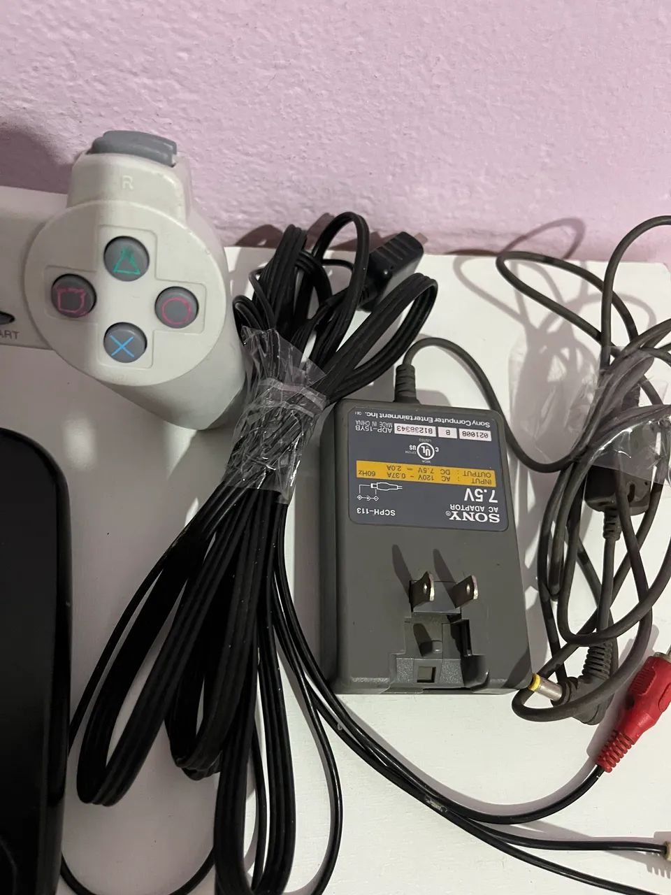 Ps1 com leitor bom + 2 controles - Foto 3