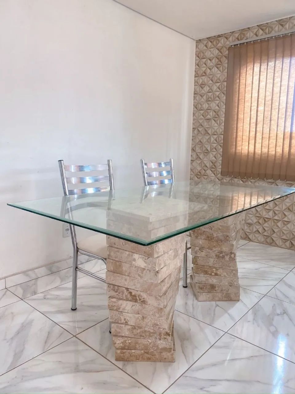 Mesa de vidro com base de pedra escultural - Foto 3