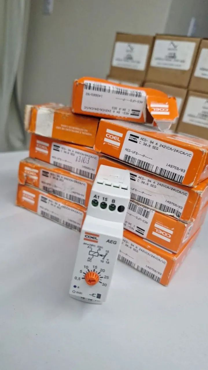 Lote com  materiais elétricos e de automação- quadros montados , contadores , disjuntores  - Foto 2