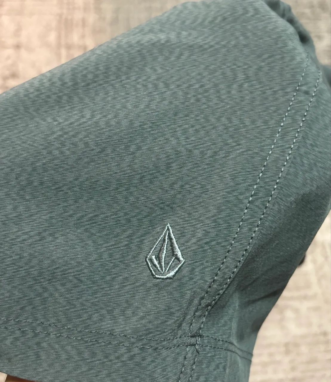 Bermuda de Nylon Volcom original  - Foto 4