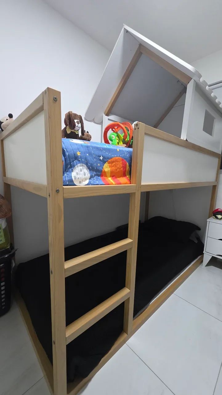 Cama Infantil Suspensa com Casinha (Beliche)