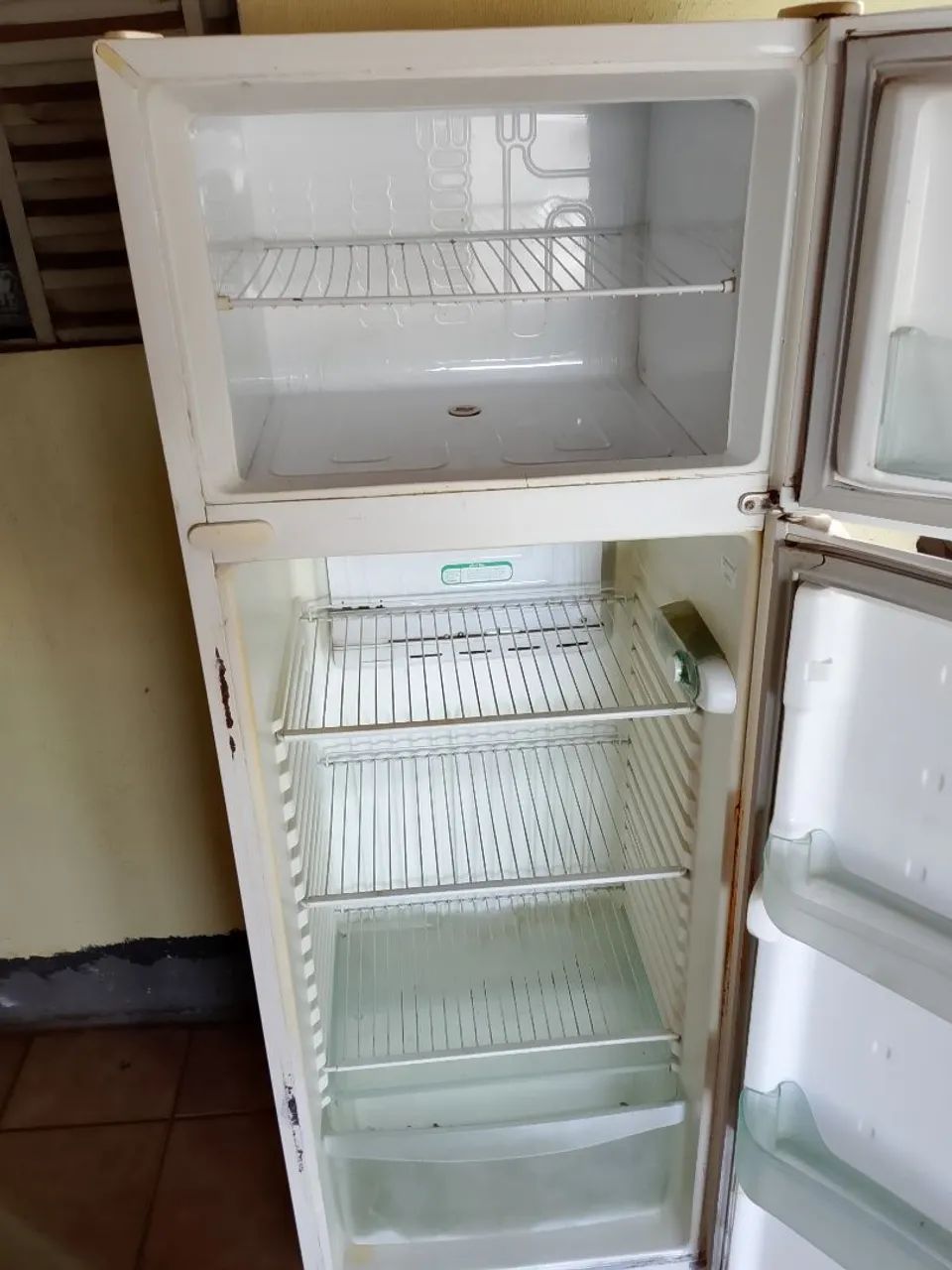 Vendo geladeira usada - Foto 2