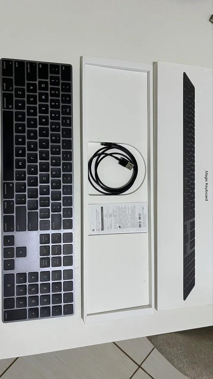 Apple Magic Keyboard A1843 Original - Teclado Numérico + Caixa e Cabo - Foto 2