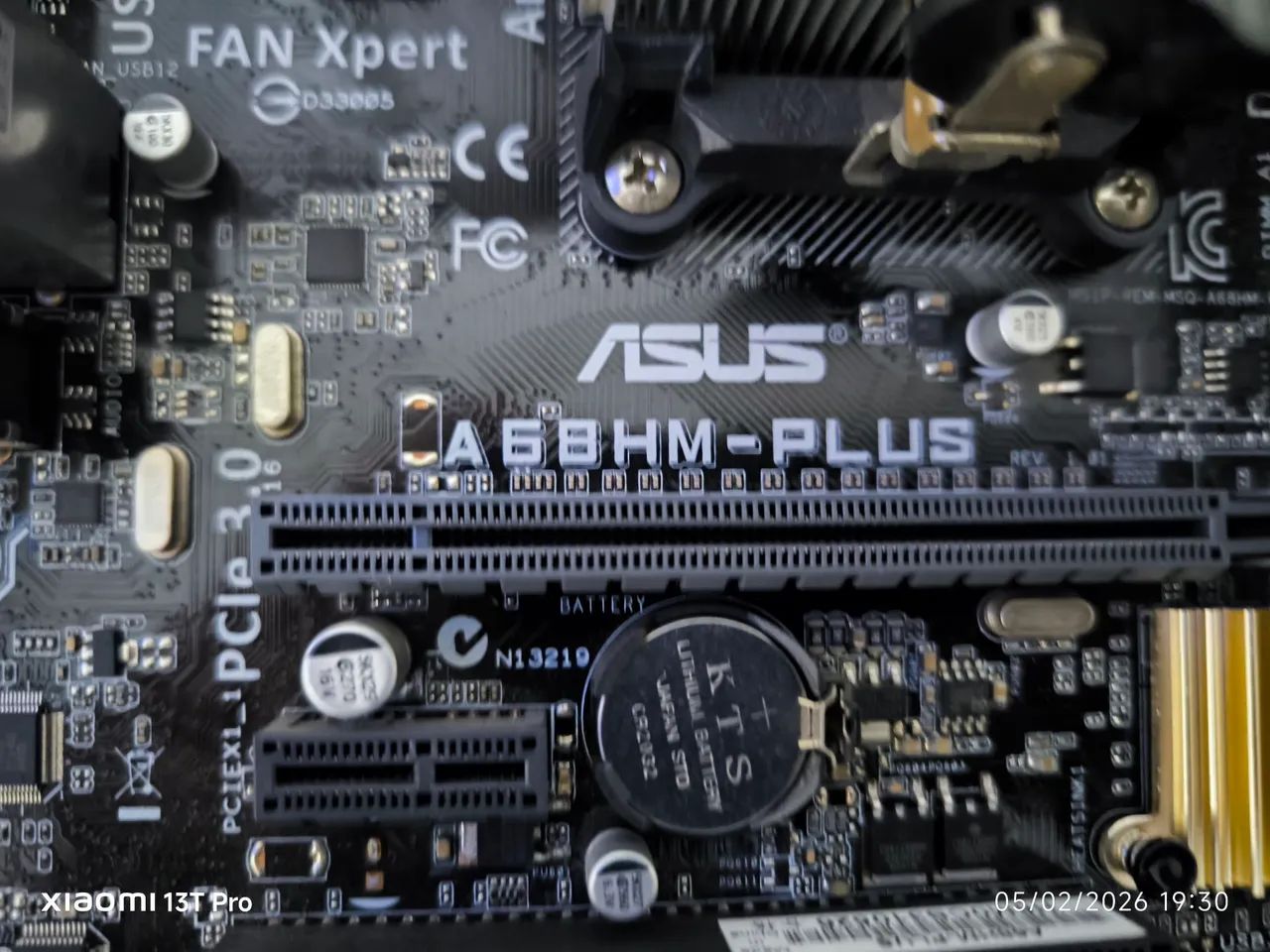 Placa mãe Asus a68hmplus com processador A6 7400K com rsdeons r5 mais 4 gb ddr3 