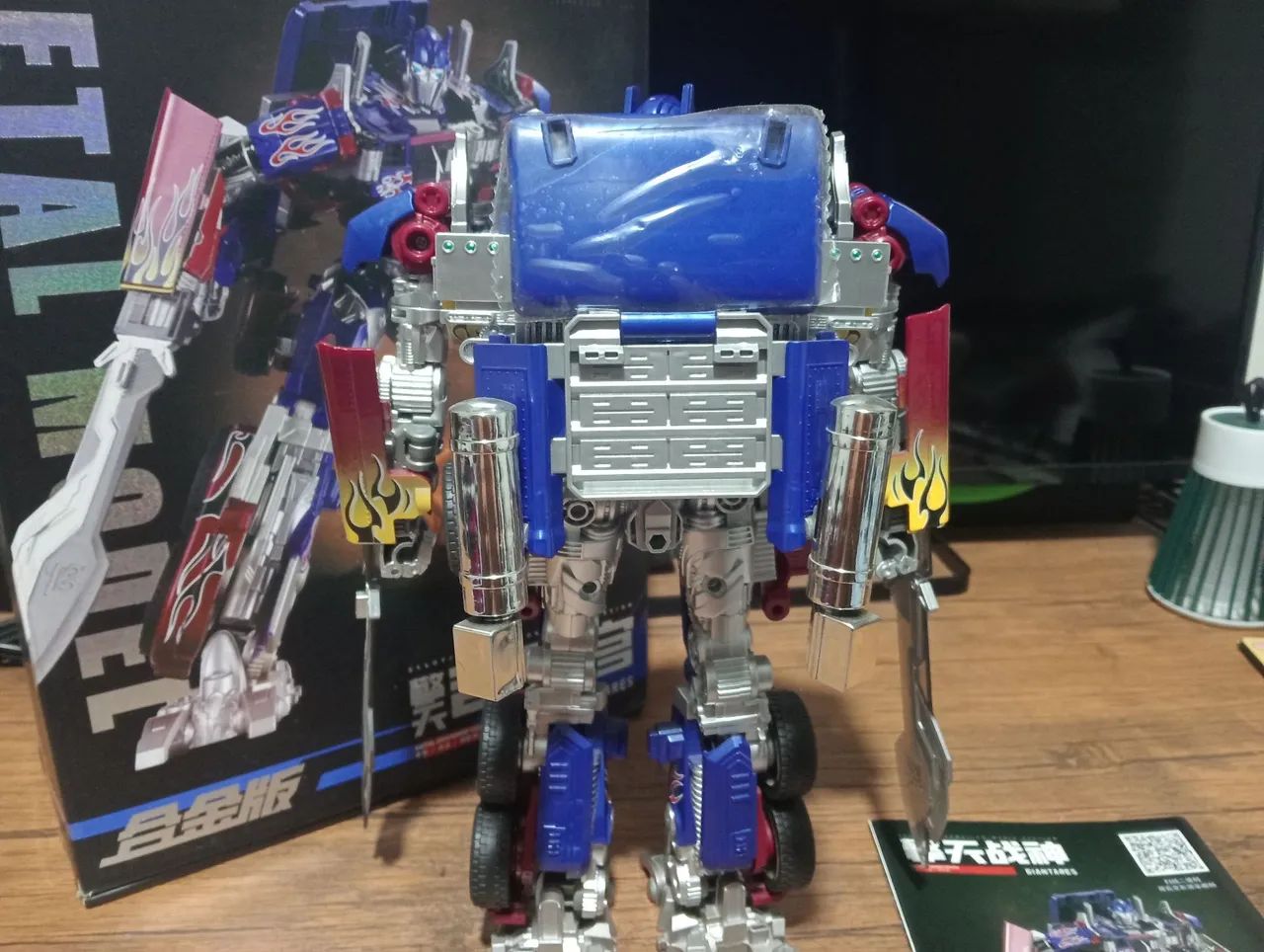 Optimus Prime; Transformers Metal Model 30cm - Foto 3