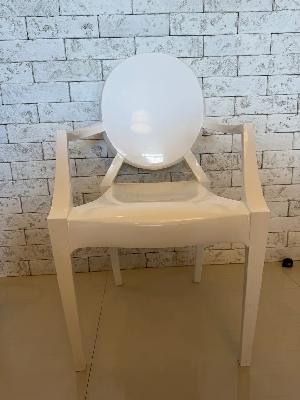  Kit 4 Cadeiras Brancas Design Moderno com Braço - Ótimo Estado - Foto 4