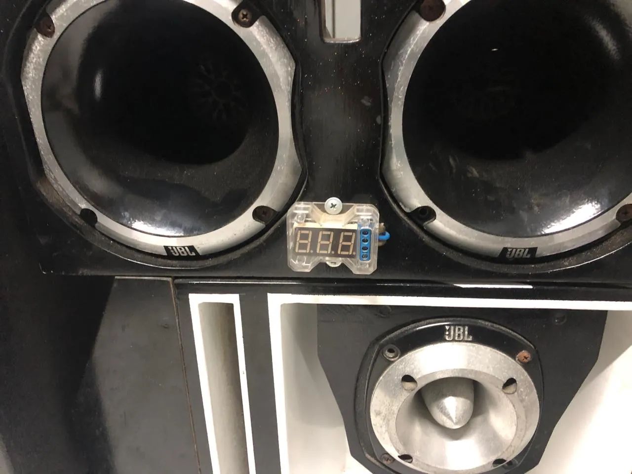 Vende-se caixa trio 