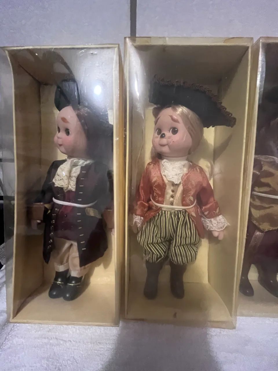 Bonecos porcelana 
