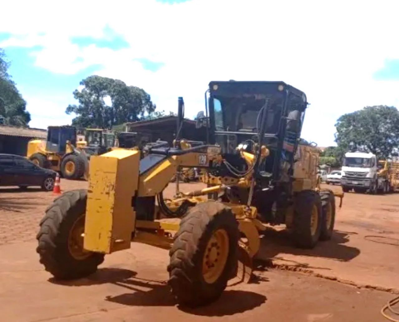 Motoniveladora Caterpillar 120 ano 2021 com 15.000 horas e ripper traseiro, em SP - Foto 3
