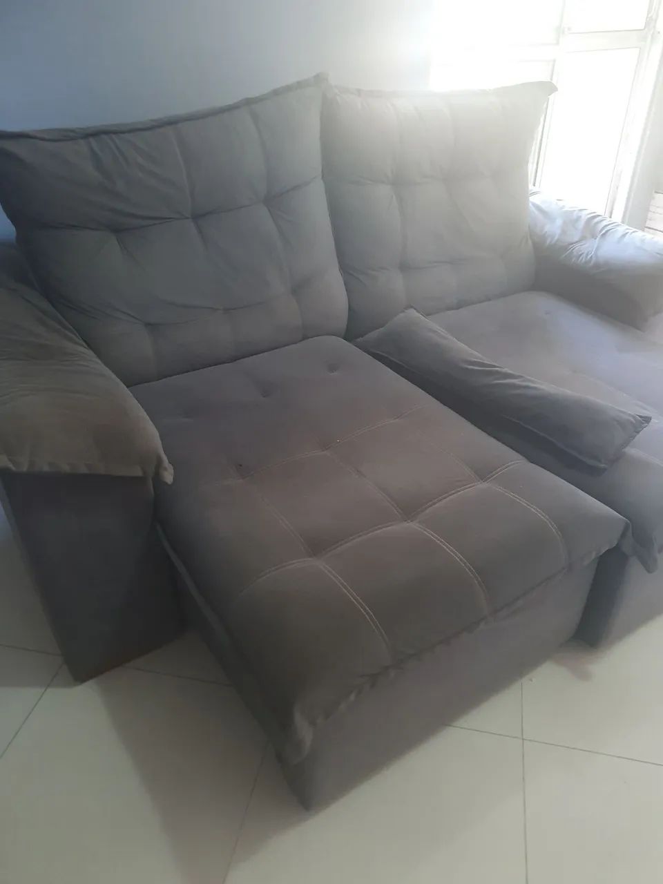 PRA SAIR HOJE SOFA CINZA DE 2 METROS  - Foto 2