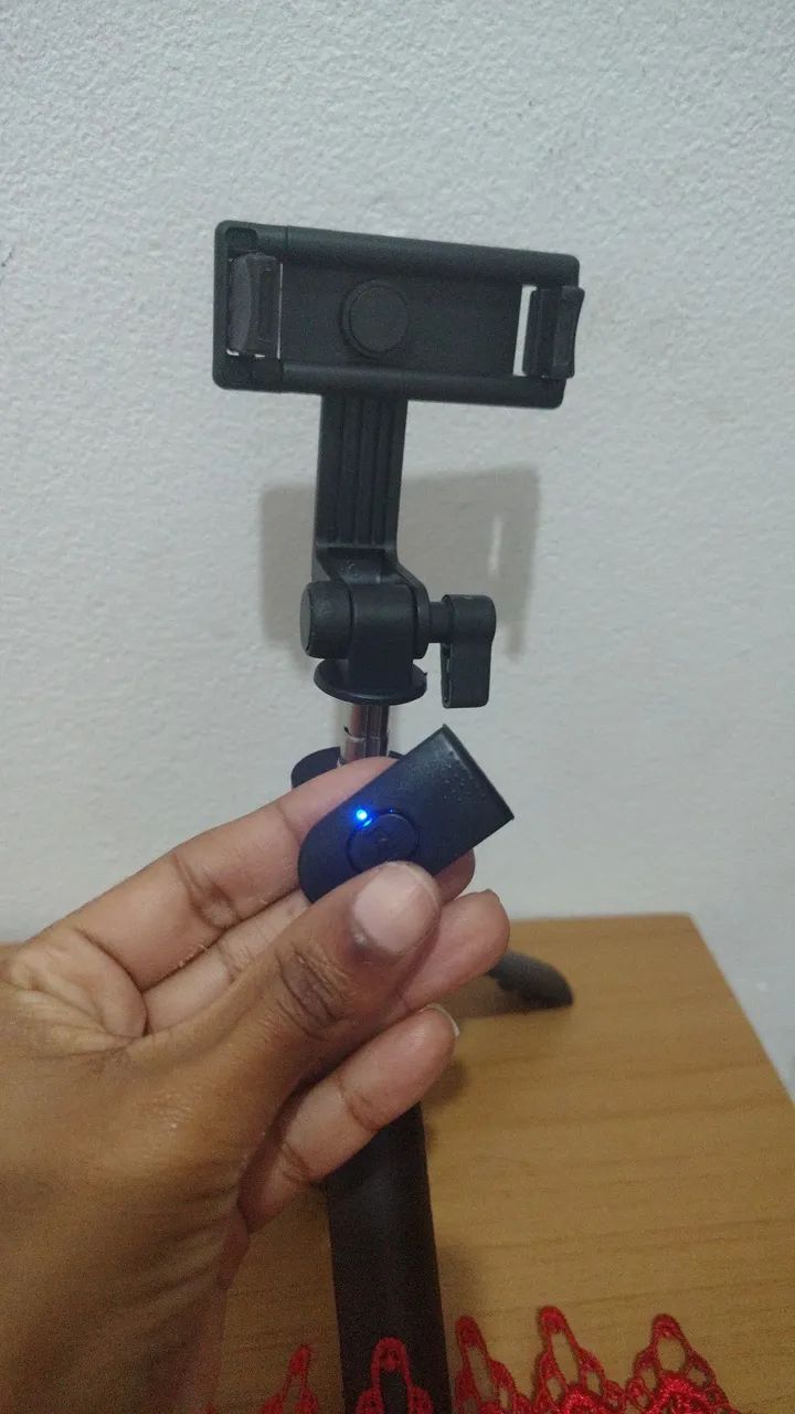 Bastão de selfie com controle bruetooth  - Foto 4