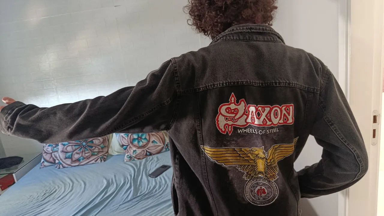 Jaqueta jeans Heavy Metal, customizada Saxon - Foto 3