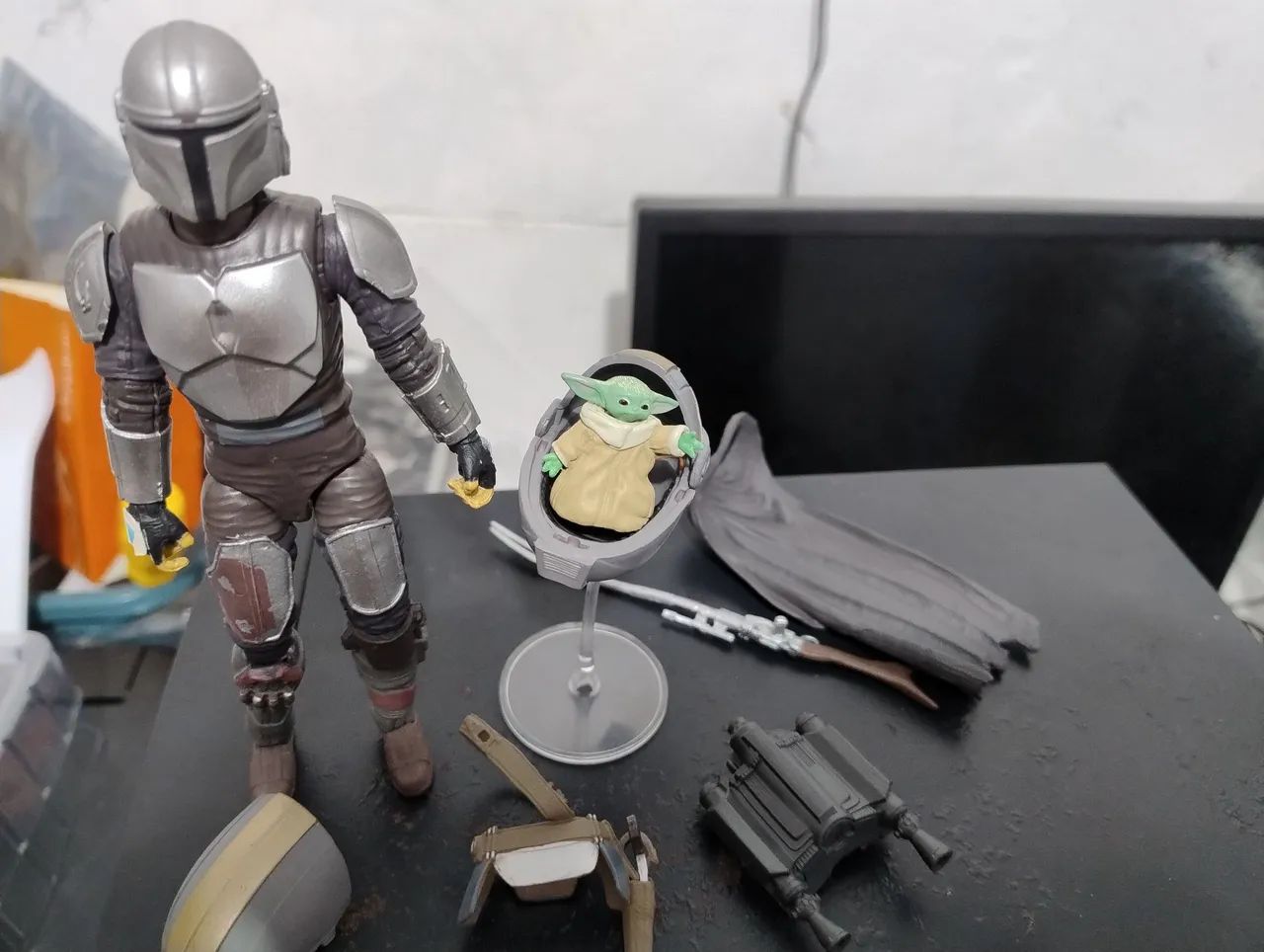 Figura Articulada Mandaloriano e Grogu Star Wars - Foto 4