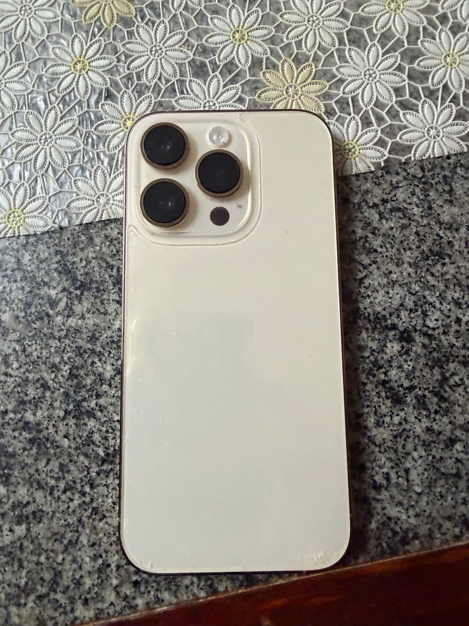 iPhone 14 Pro 128 gigas dourado  - Foto 3