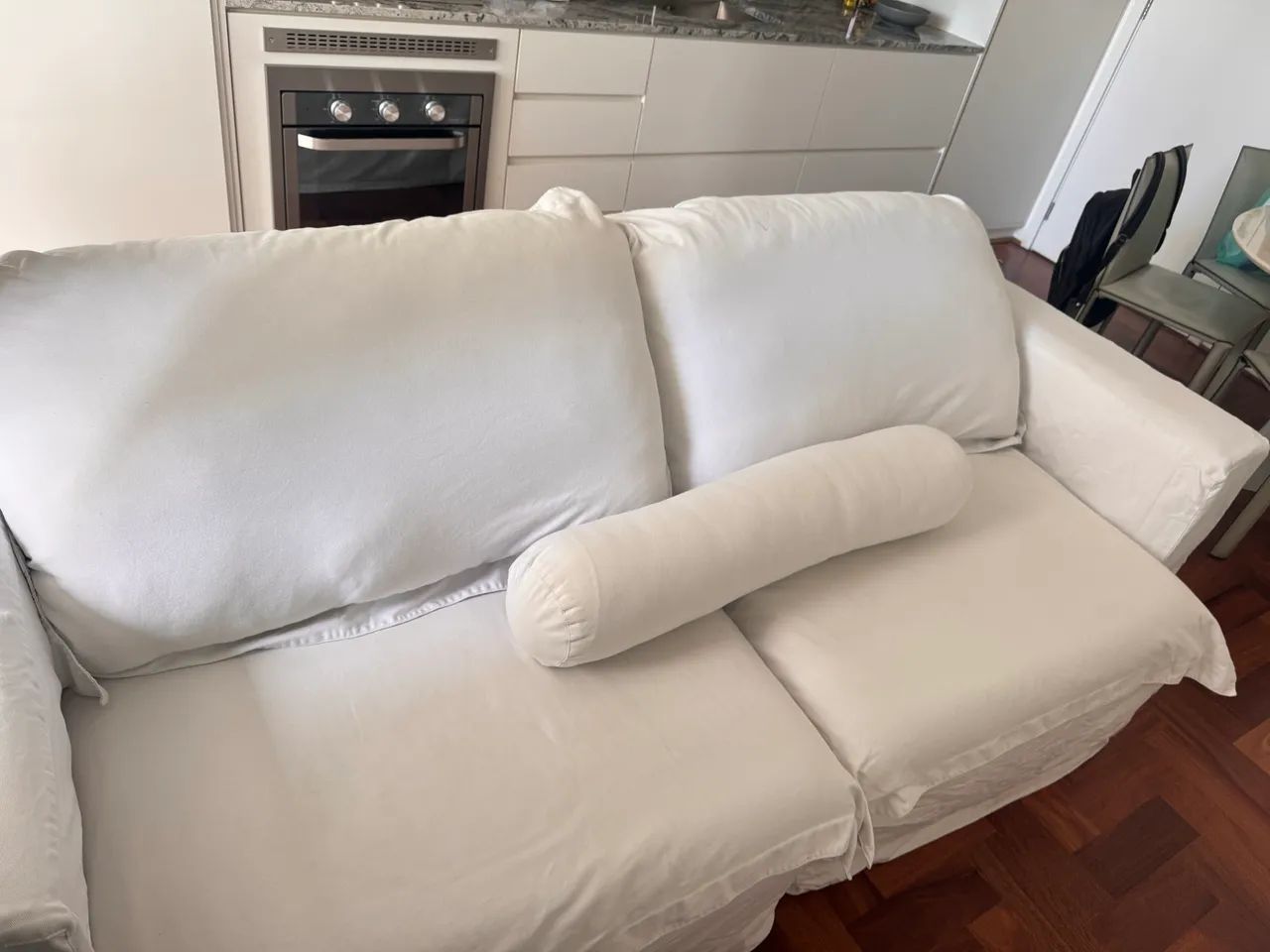 Sofá retrátil branco com capa - Foto 2