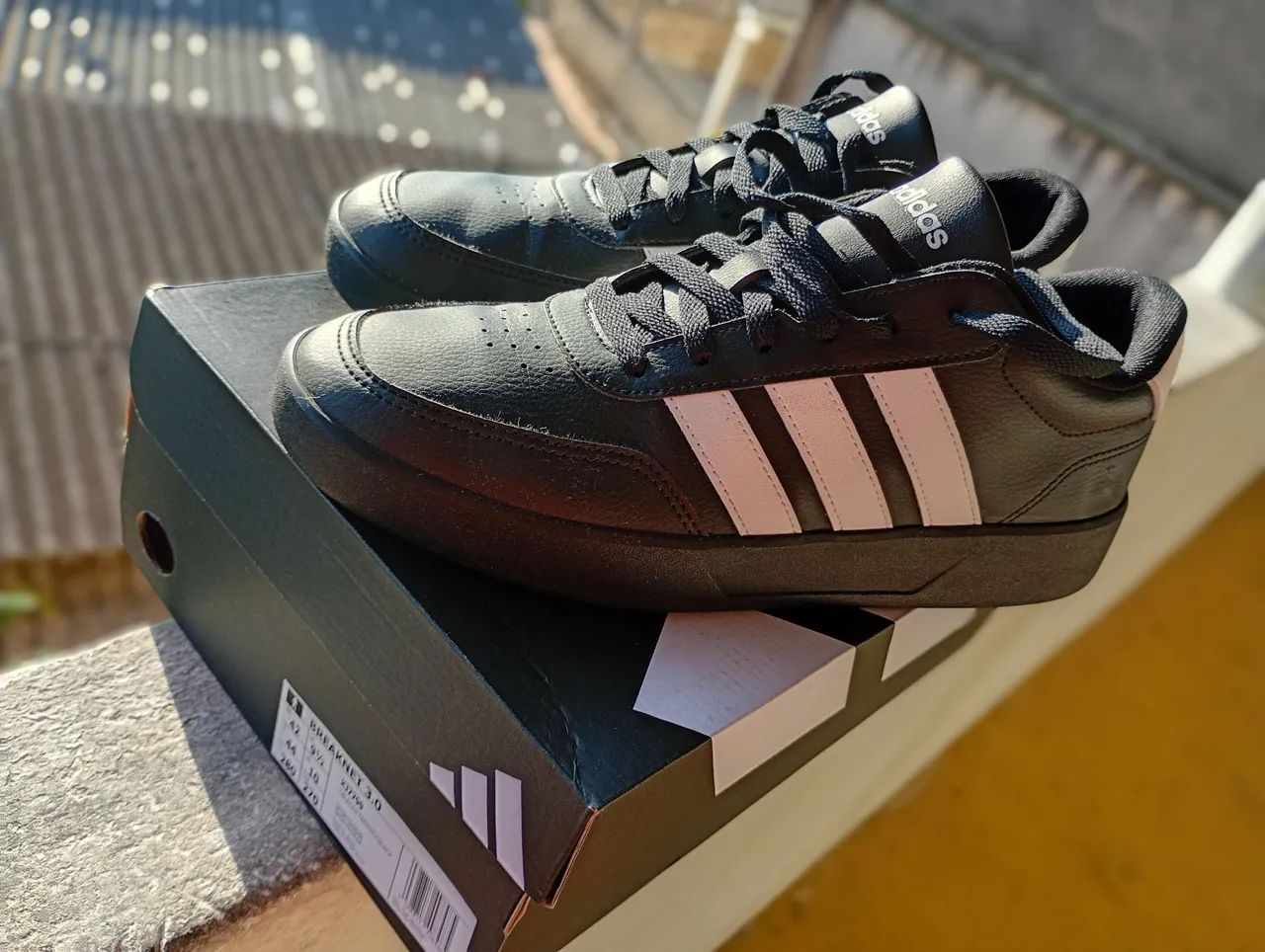 Tênis Adidas 42  - Foto 2