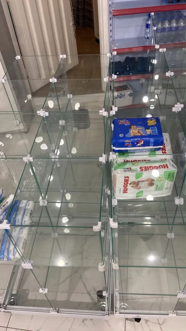 ? Vitrine expositora de vidro modular com rodízios - Foto 4