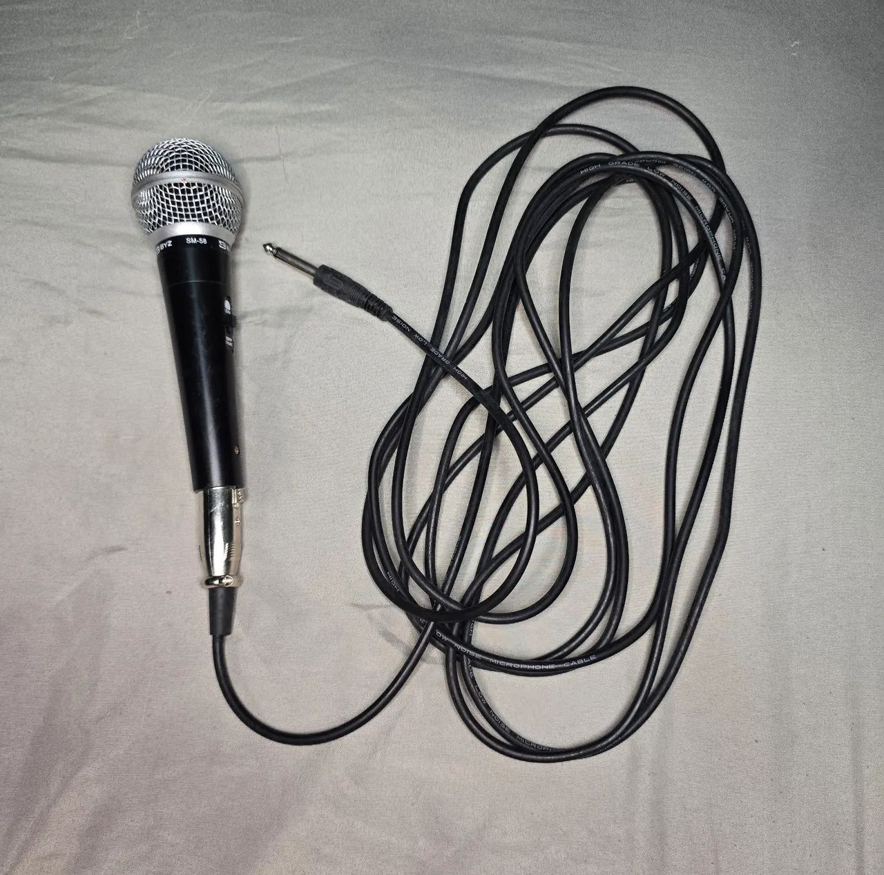 Microfone com fio