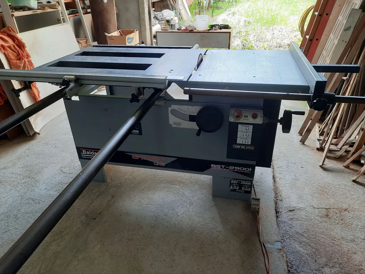 Serra Circular EsquadrejadeiraBBST 2900