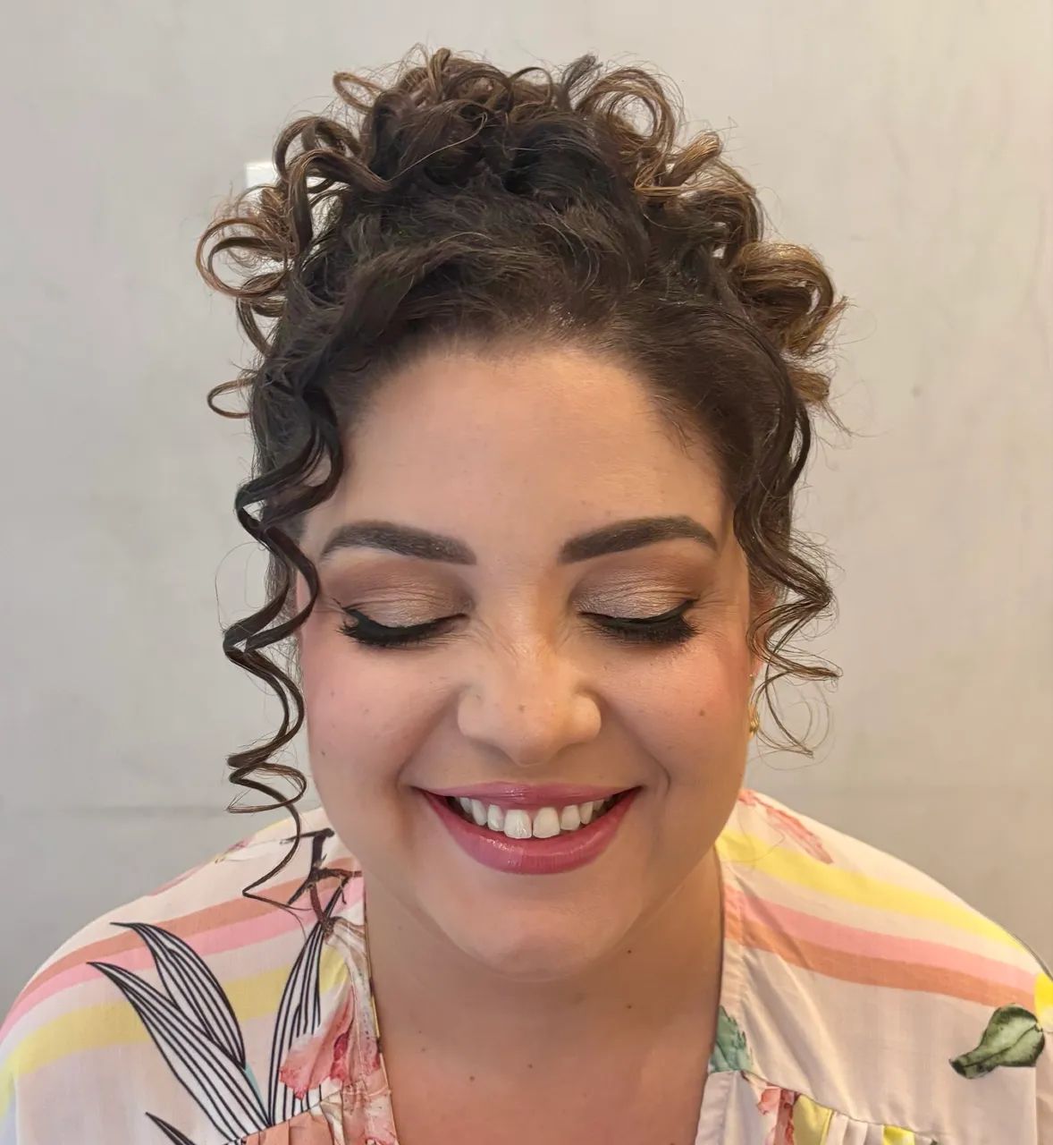 Maquiagem Profissional, penteados e beleza em domicílio - Foto 4