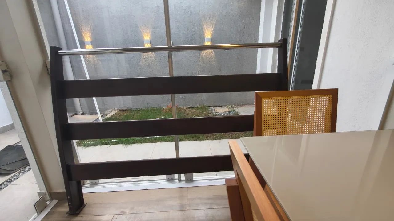 Vendo cabeceira de madeira maciça  - Foto 3