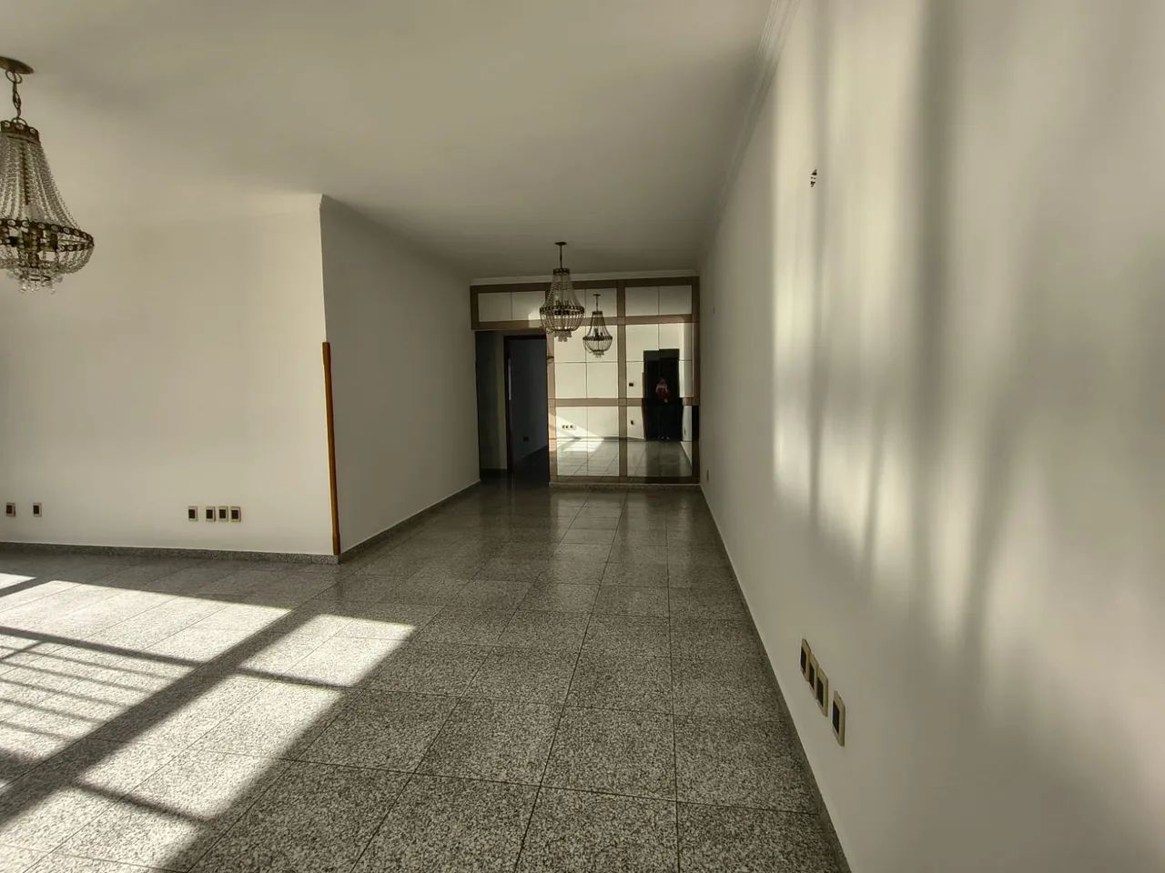 Amplo apartamento de 3 dormitórios com suíte! - Foto 2