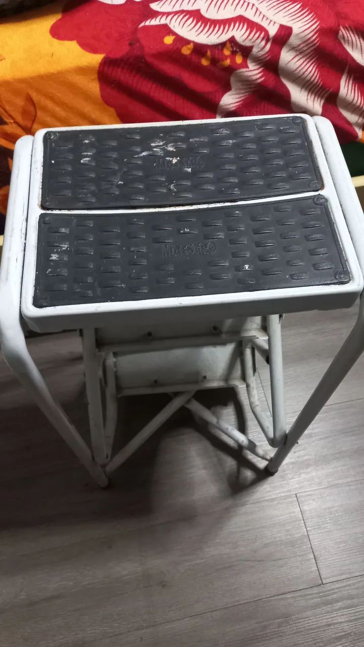 Escada de ferro pequena.  - Foto 2