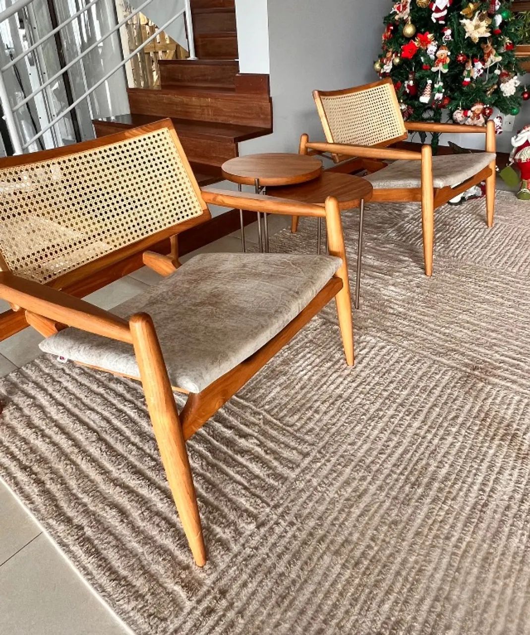 Poltronas de Design em Madeira, Couro e Palha Indiana