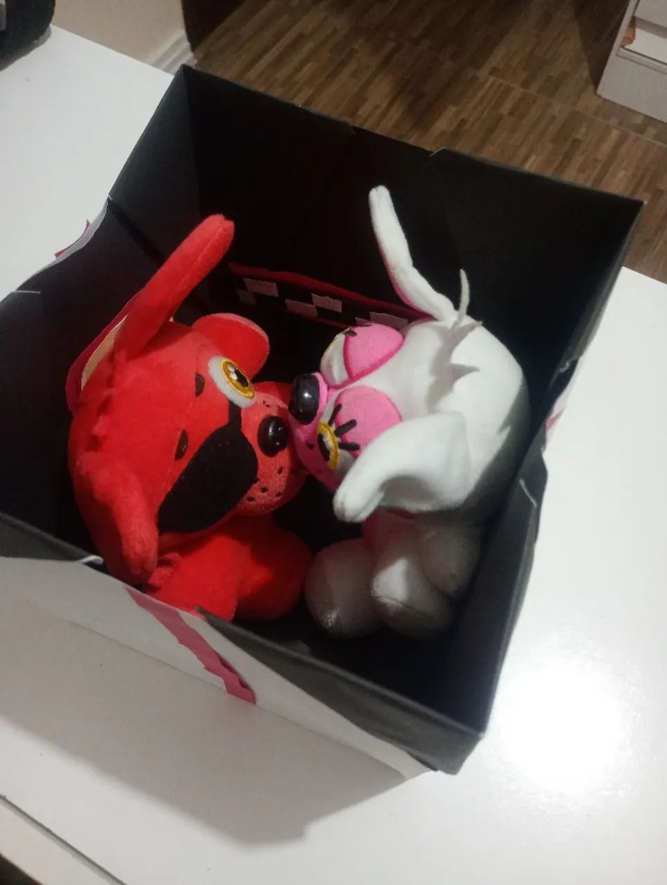 Caixa customizada com 2 pelúcias do FNAF (Foxy e Mangle) - Foto 2