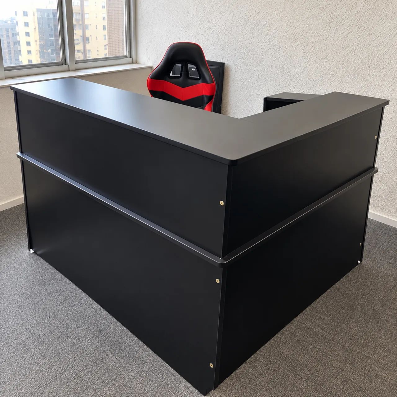 Mesa para escritório grande super conservada nova 