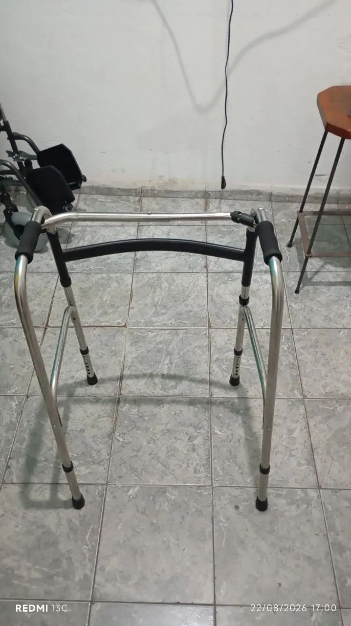 Andador e cadeira de banho - Foto 2