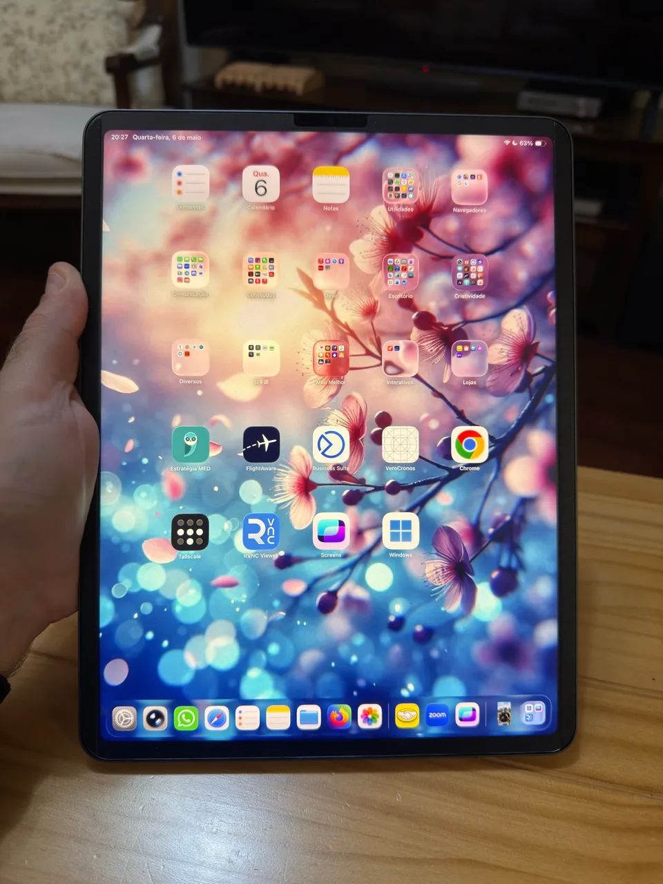 iPad Pro M1 12,9" c/ Magic Keyboard só 65 ciclos - Foto 5