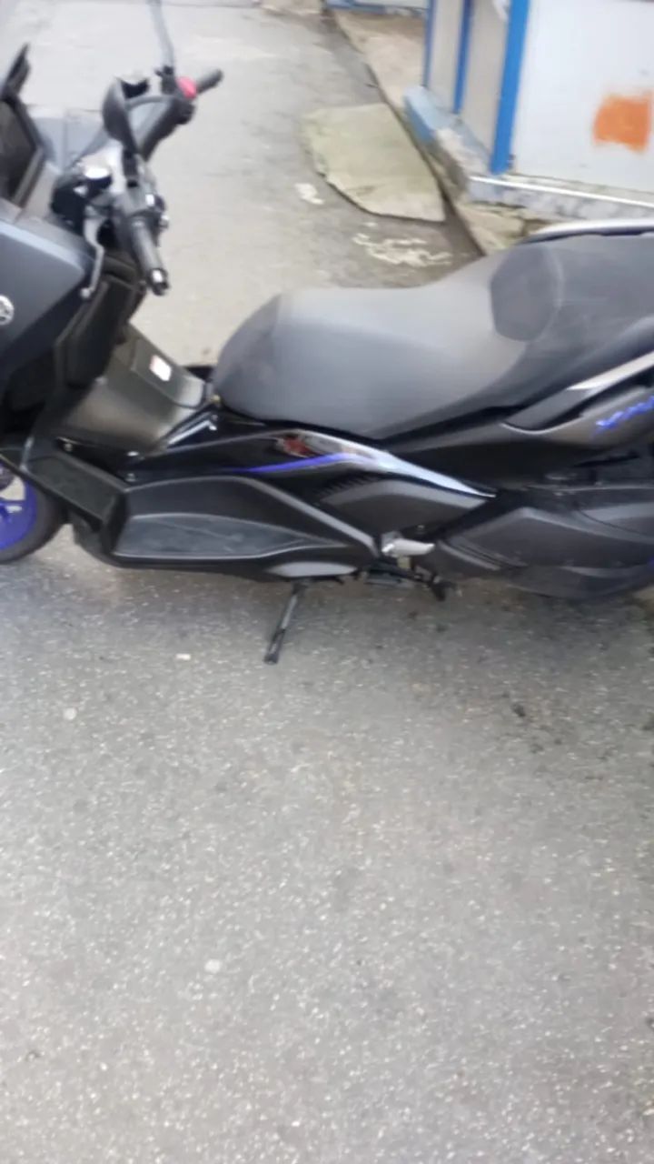 Xmax 300 conect 