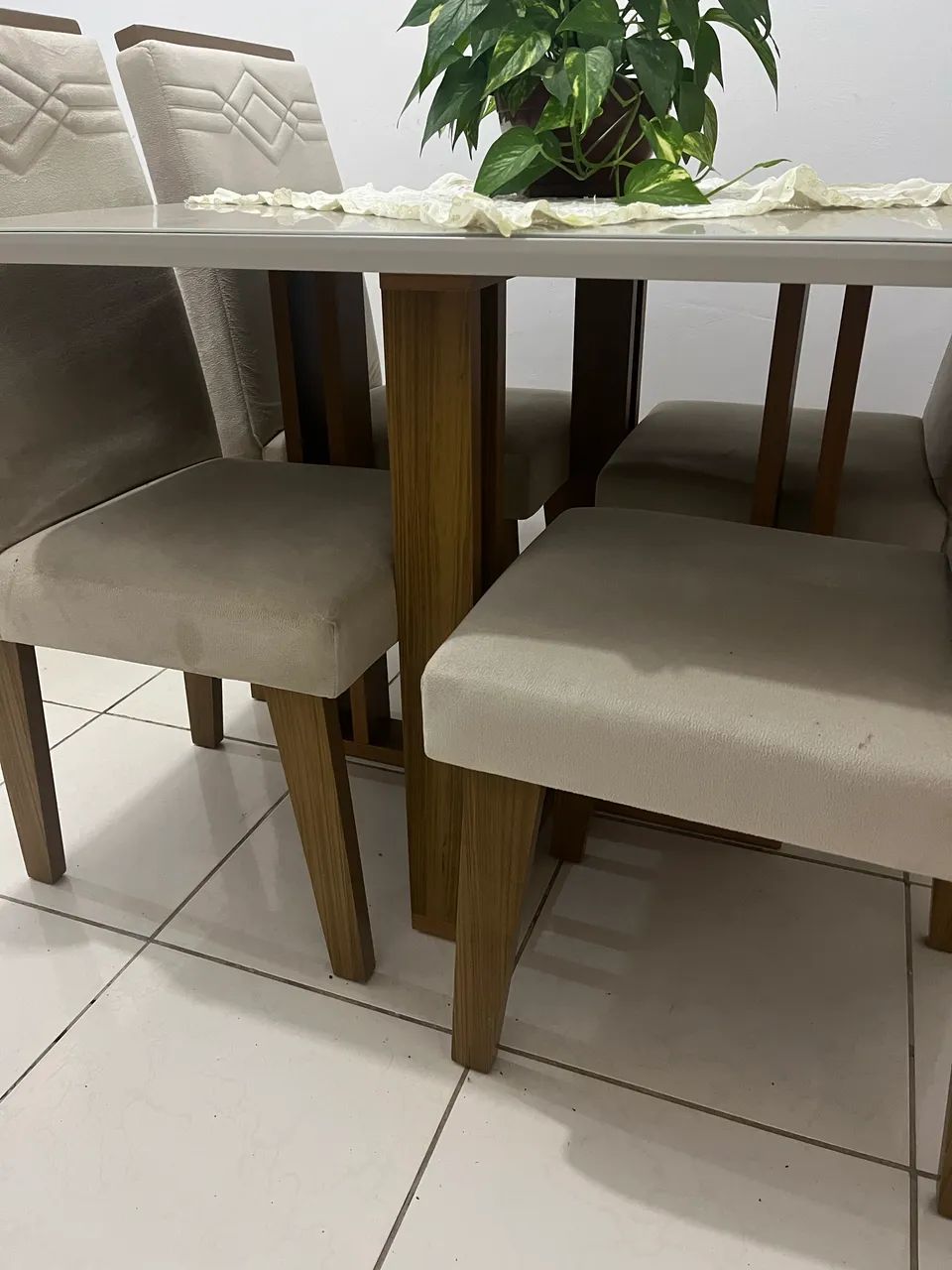 Conjunto de mesa de 4 lugares 