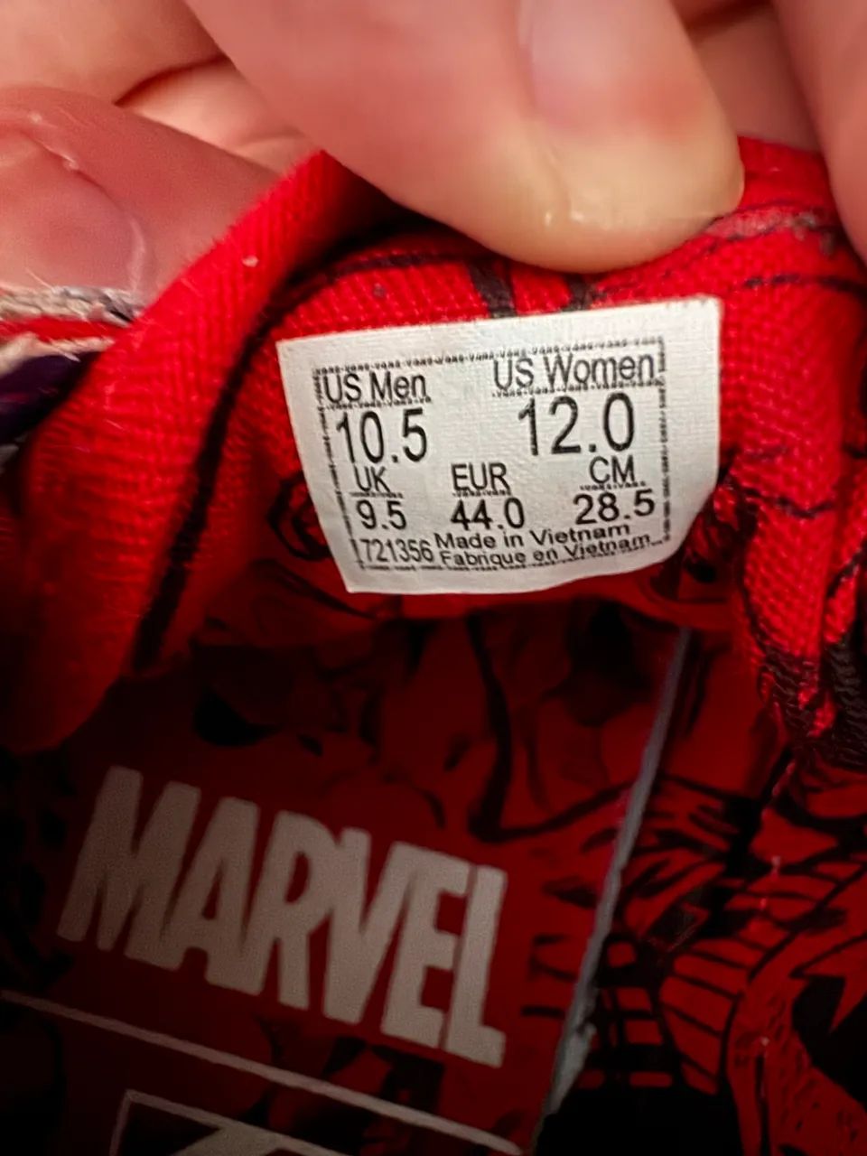 TÊNIS VANS X MARVEL OLD SKOOL  - Foto 3