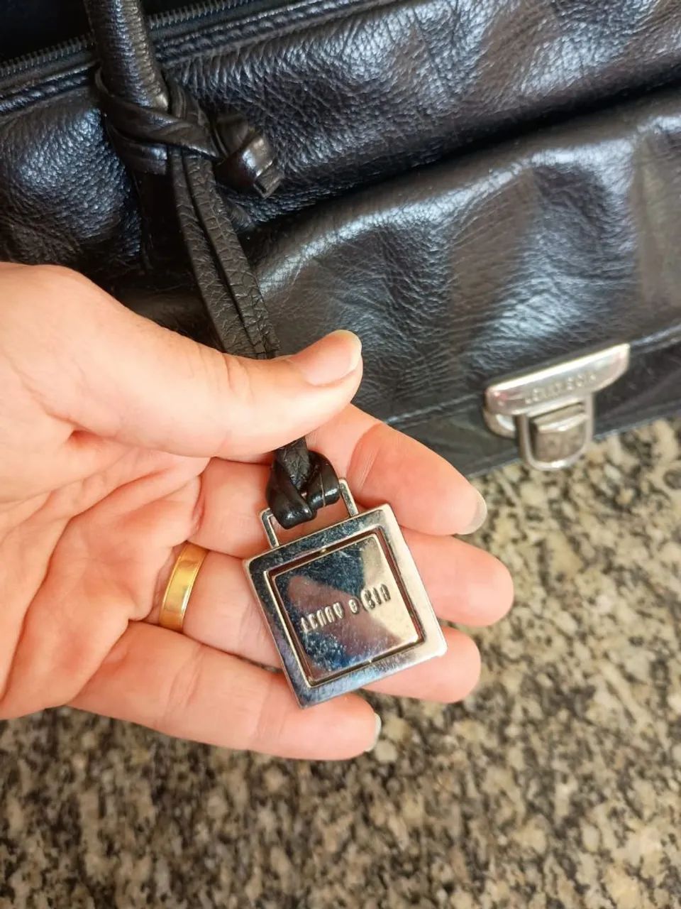 Bolsa de couro preta Lenny & Cia - Foto 3