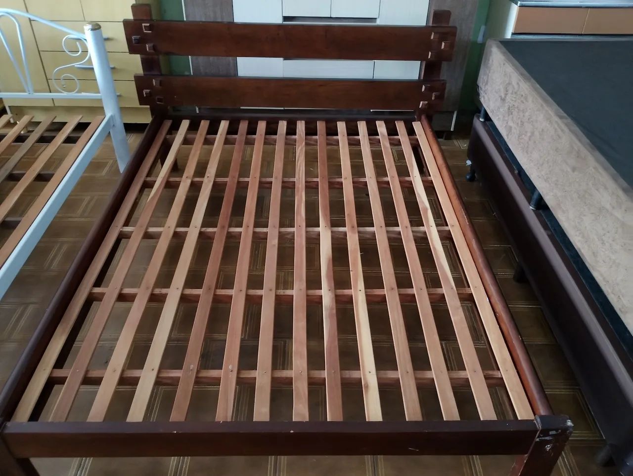 Cama de casal madeira maciça 