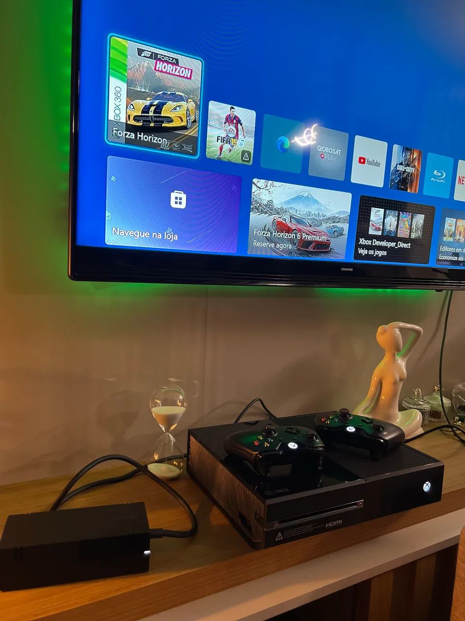 Xbox One 500GB + 2 Controles e cabos. - Foto 3