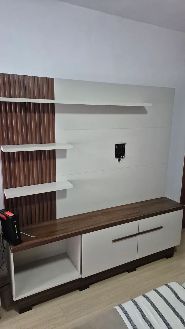 Estante para Home Theater e TV até 55 Polegadas Itaipu Off White e Nogueira