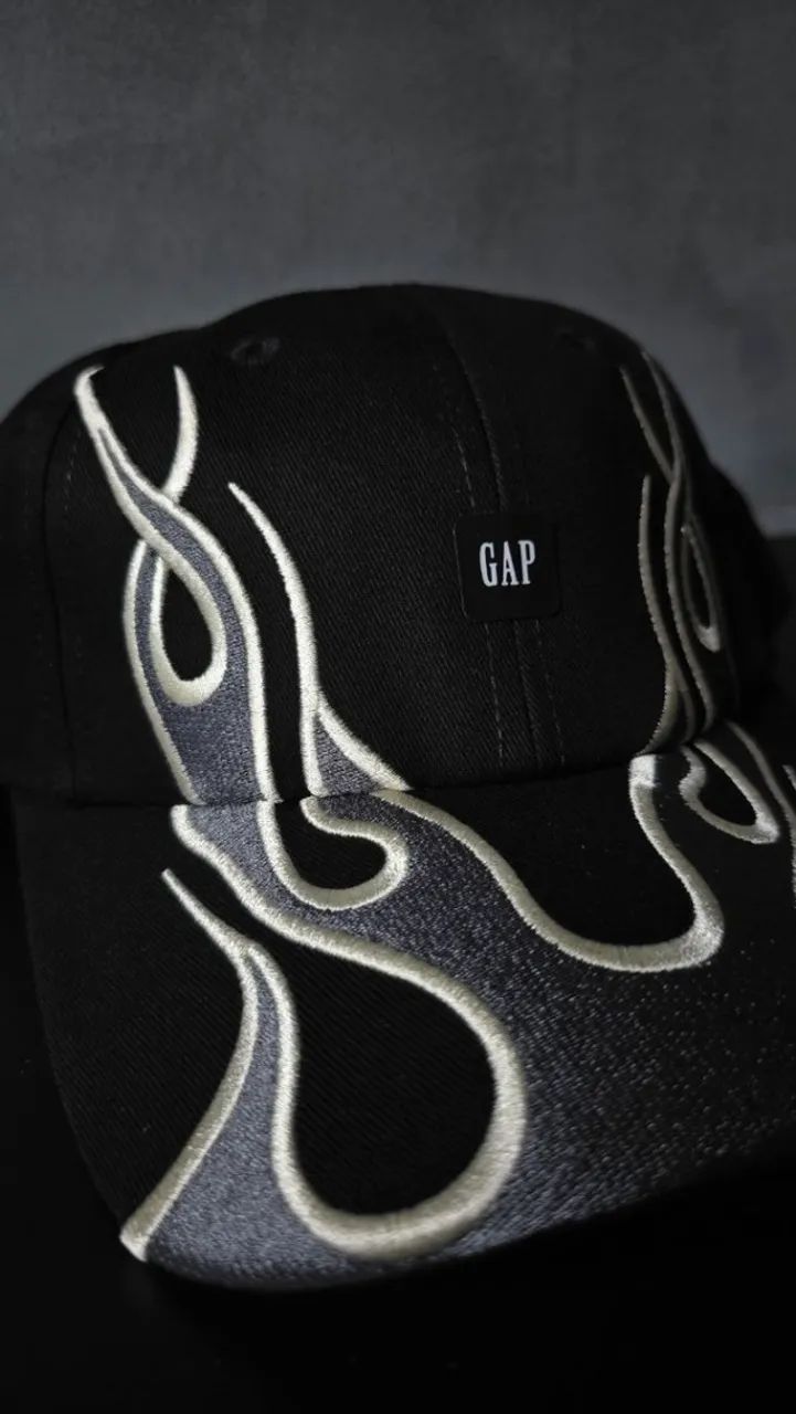 Boné Yeezy Gap Flame Balenciaga - Foto 2
