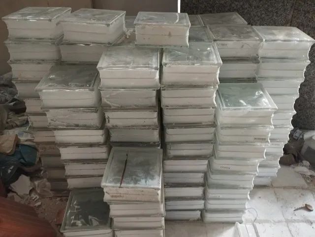 Tijolos de Vidro Incolor com Ondulações 19x19x8 cm - Foto 2