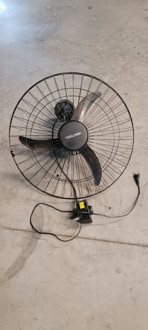 Ventilador De Parede Oscilante Preto 50cm New Plástico 130W 3 Pás Ventisol